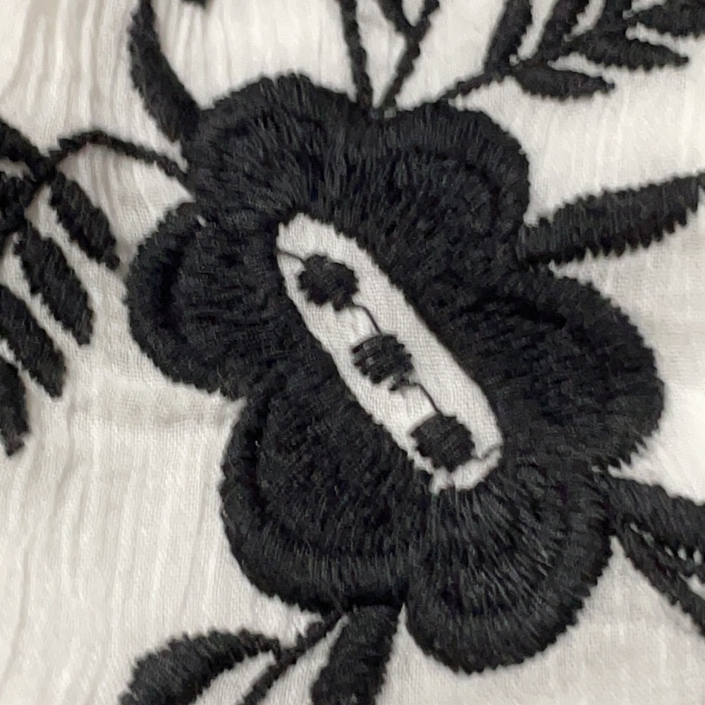 White and black floral embroidered gauze shorts - Picture 14 of 15